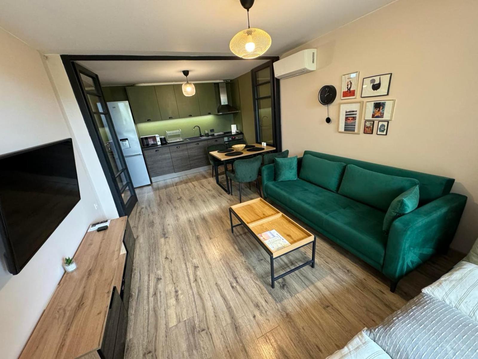 Lovely 1 Bedroom Apartment In The Heart Of Varna Exteriör bild