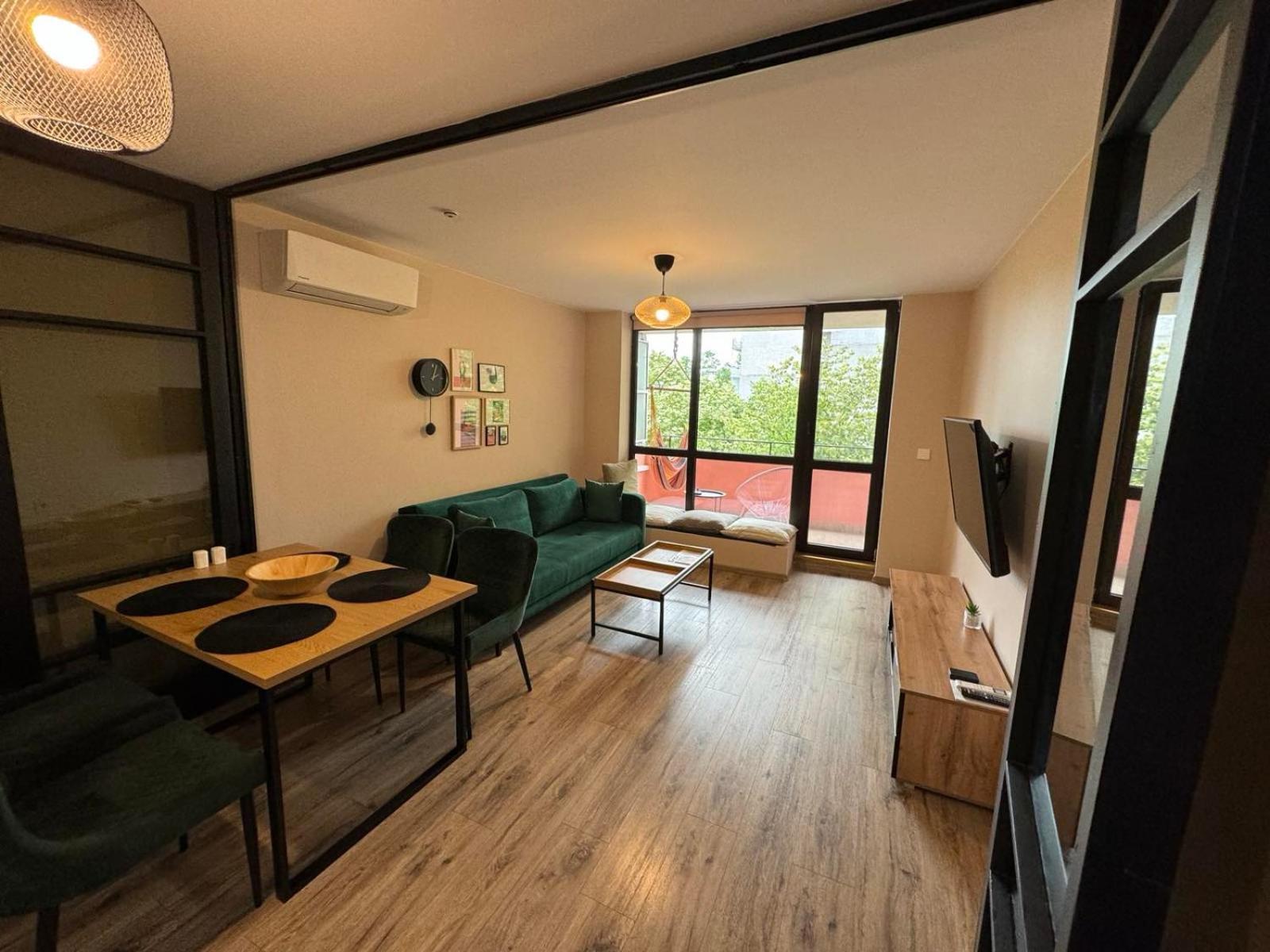 Lovely 1 Bedroom Apartment In The Heart Of Varna Exteriör bild